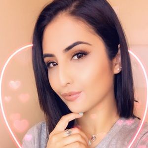 Meet your Posher, Amina